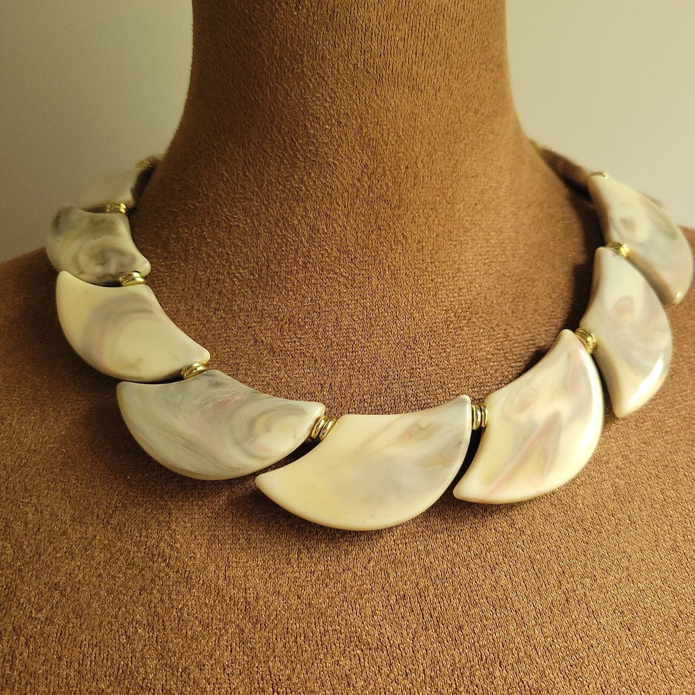 Vintage Marbled Acrylic Chunky‎ Statement Necklace Cream Pastel 18" Cottagecore
